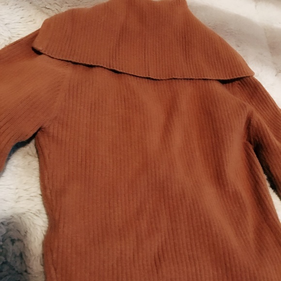 Sweater - Picture 4 of 5